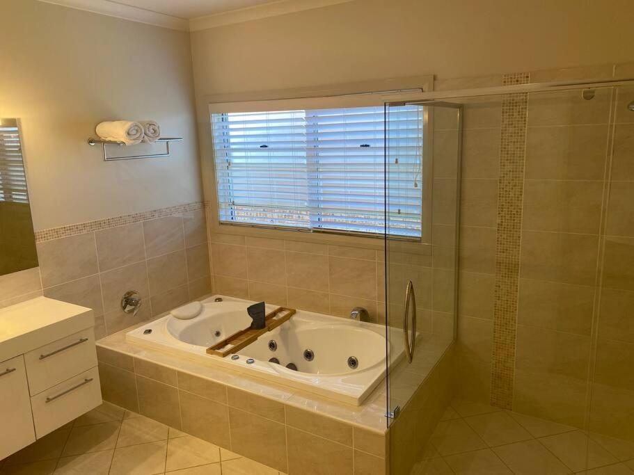Large Luxury House With Stunning Beach Views Mollymook Exteriér fotografie