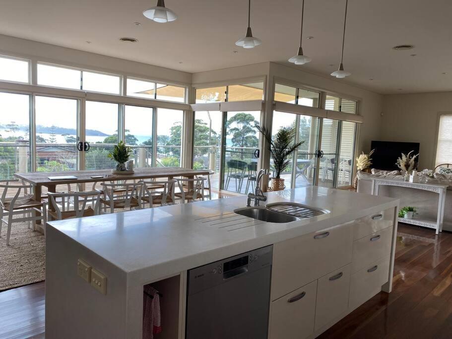 Large Luxury House With Stunning Beach Views Mollymook Exteriér fotografie