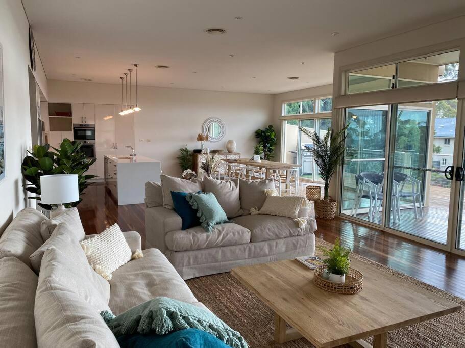Large Luxury House With Stunning Beach Views Mollymook Exteriér fotografie